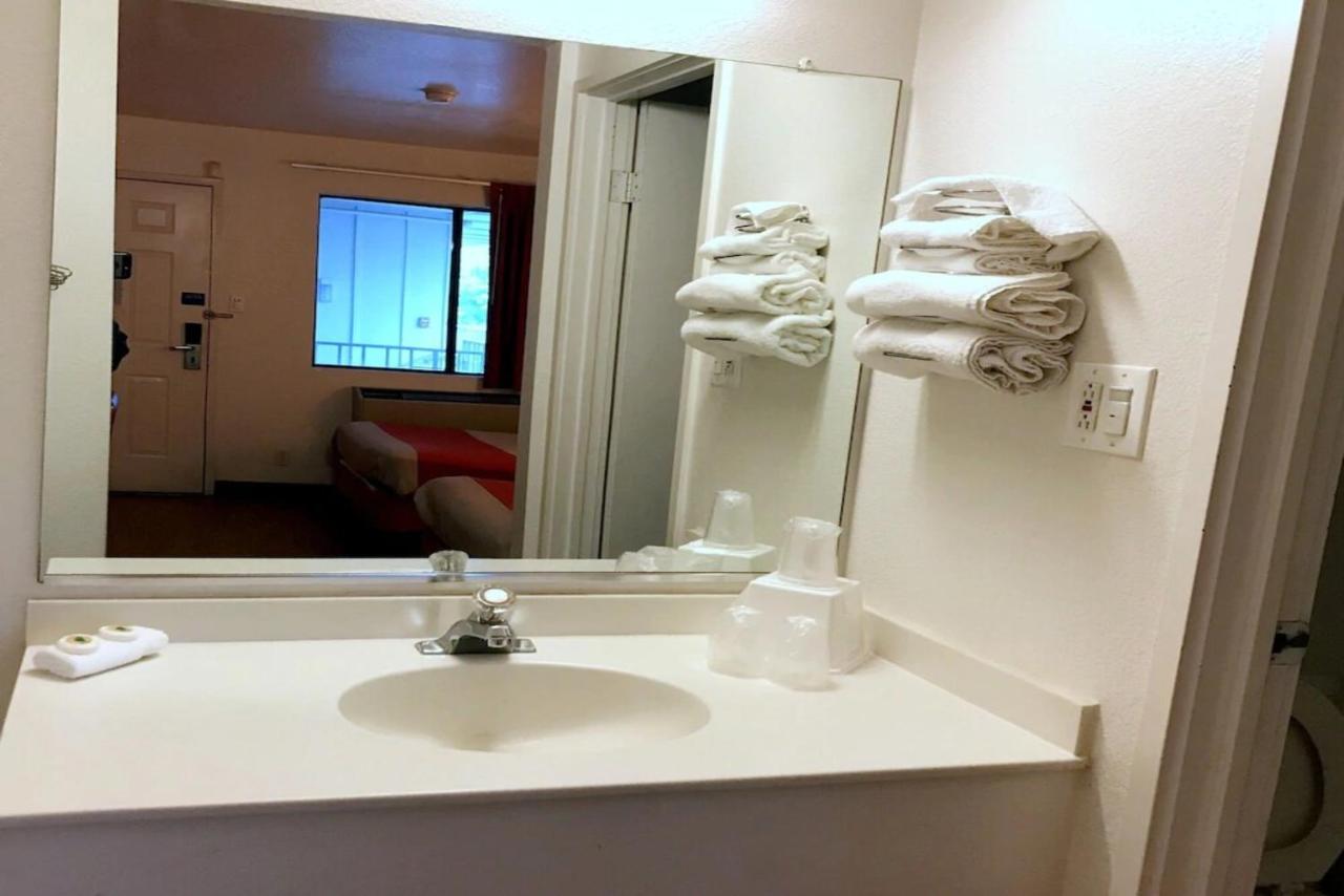 Key Inn Macedonia Екстер'єр фото