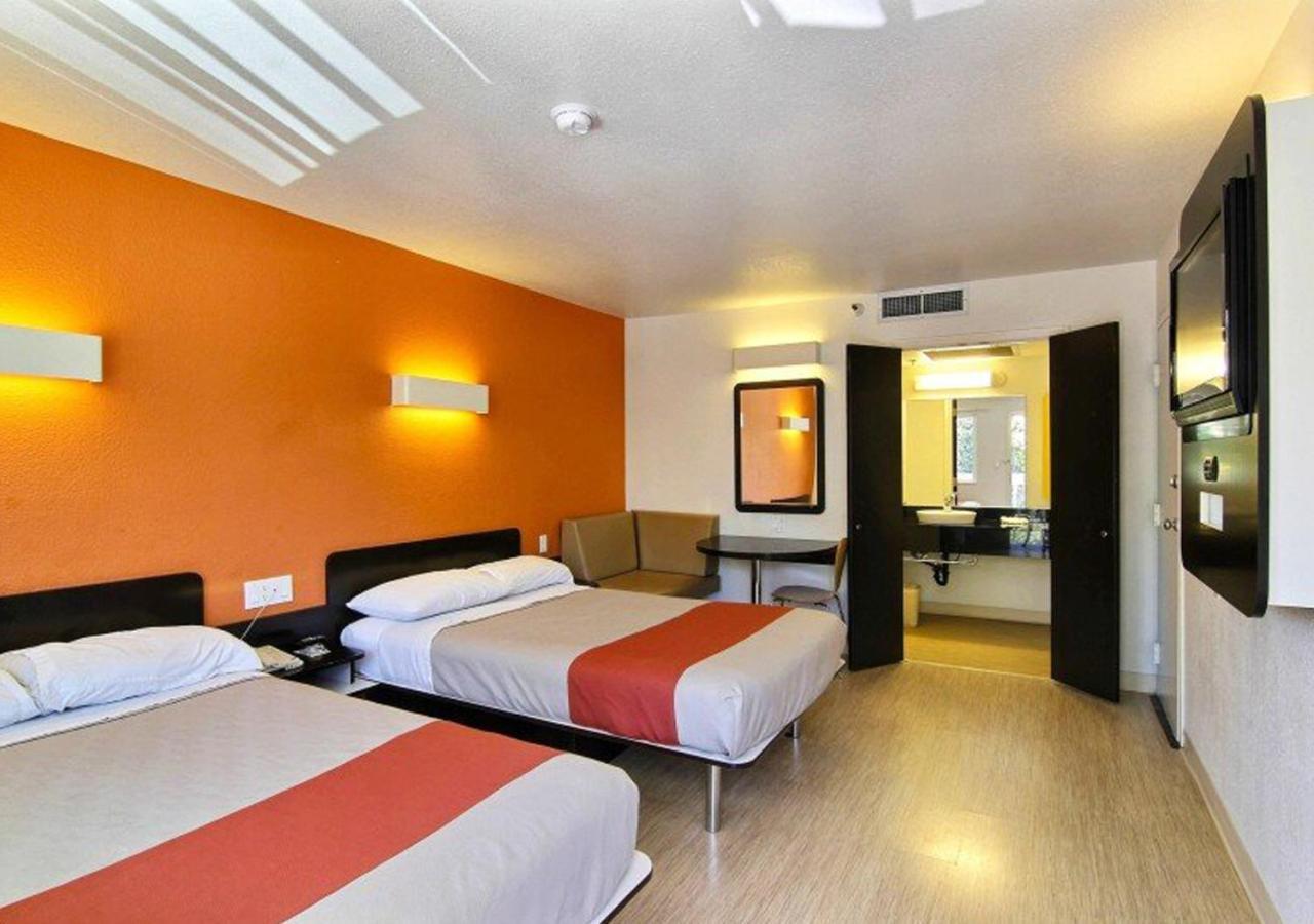 Key Inn Macedonia Екстер'єр фото